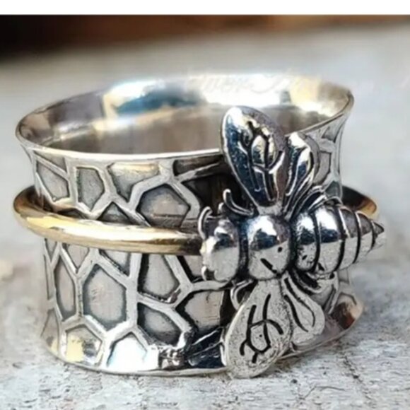 d'vine Products Jewelry - Vintage Boho Honey Bee Ring - Intricate Bee Design - Silver Electro-Plated